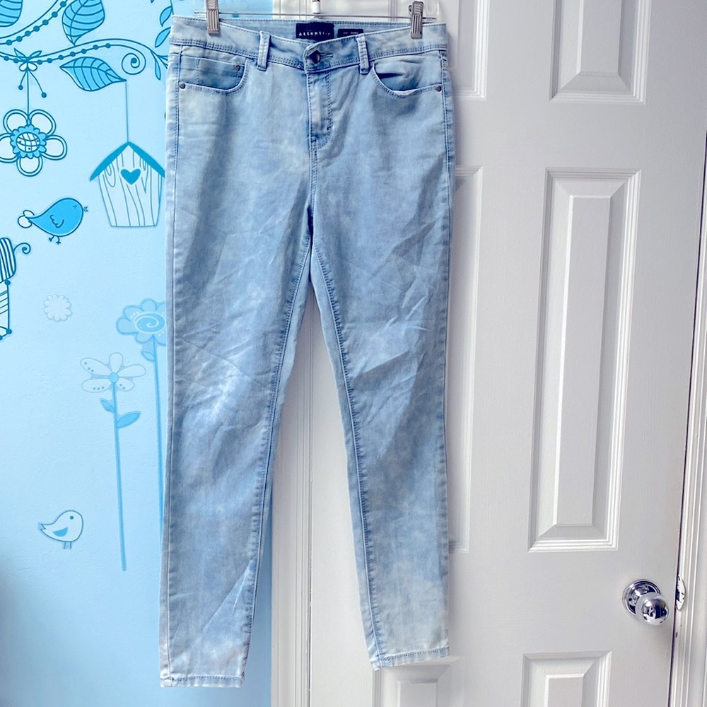 Attention Super Skinny Light Wash Blue Jeans Five Pockets Style Women's Size 8 !